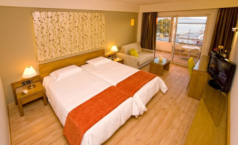 Hotel Pharae Palace