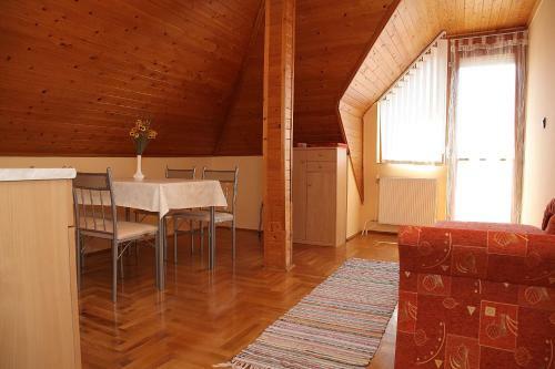 Andrea Apartmanh�z