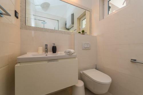Rea Beachfront Apartments
