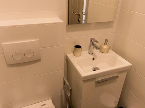 Ri Rooms