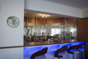 Oasis Hotel