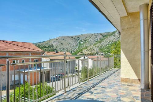Holiday House Larma