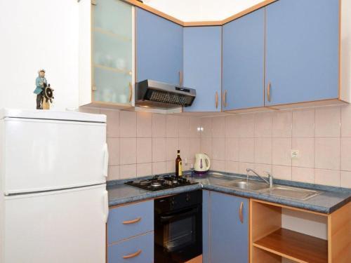 Apartments By The Sea Rogoznica - 12246