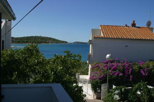 Apartments By The Sea Rogoznica - 12246