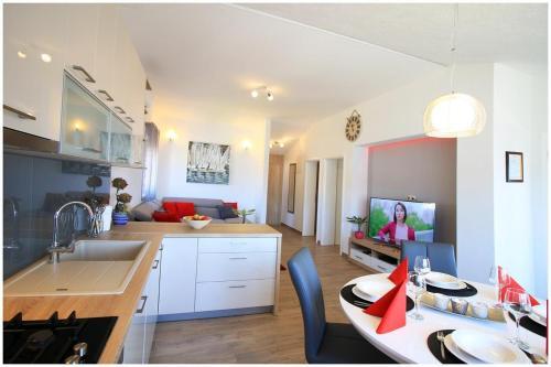 Apartments By The Sea Rogoznica - 1089