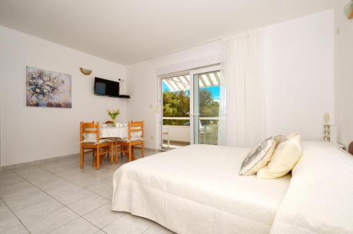 Apartments By The Sea Rogoznica - 15249