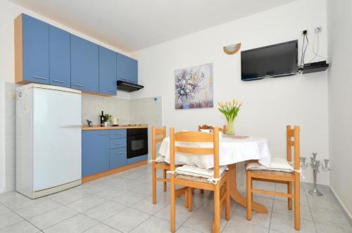 Apartments By The Sea Rogoznica - 15249