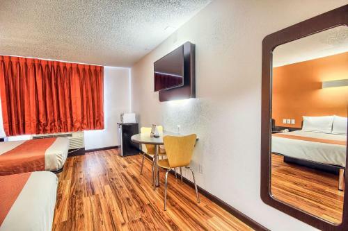 Motel 6 Columbus West