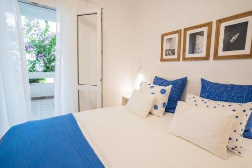 Apartments By The Sea Rogoznica - 18746