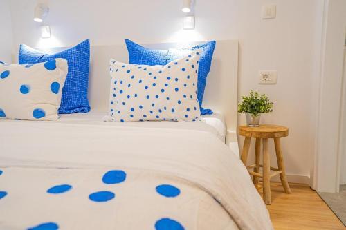Apartments By The Sea Rogoznica - 18746
