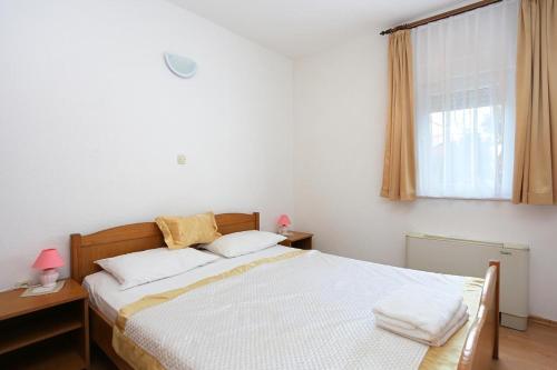 Apartments By The Sea Rogoznica - 4162