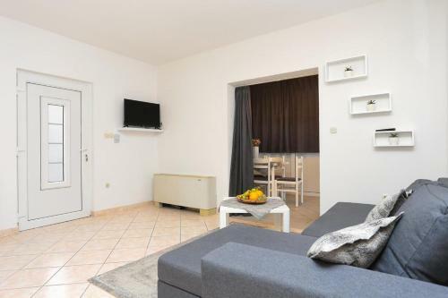 Apartments By The Sea Rogoznica - 4162