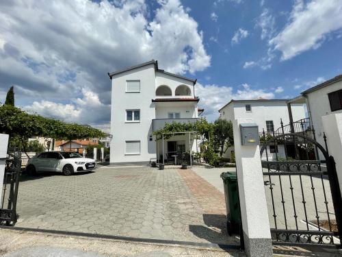 Apartments By The Sea Rogoznica - 19367