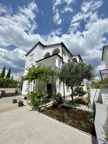 Apartments By The Sea Rogoznica - 19367