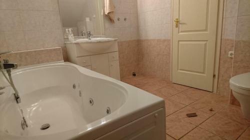 Hostal B�-la Vend�gh�z