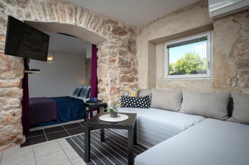 Unique Stone House Apartment
