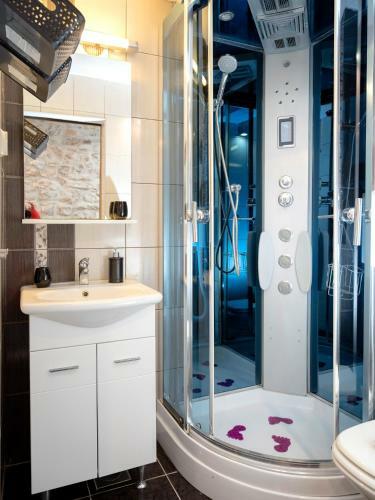 Unique Stone House Apartment