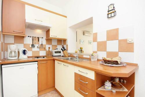Apartments By The Sea Sumartin, Brac - 4803