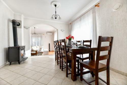 Spacious Villa Vito With Large Pool