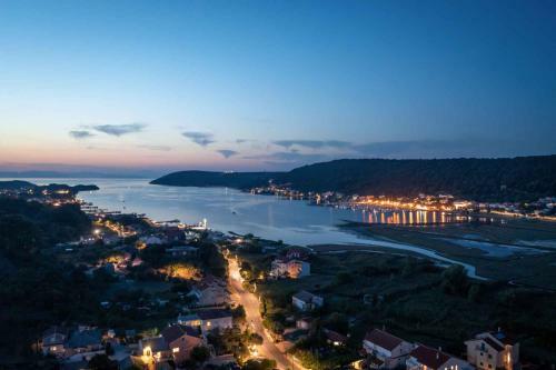 Holiday Home In Supetarska Draga 33081