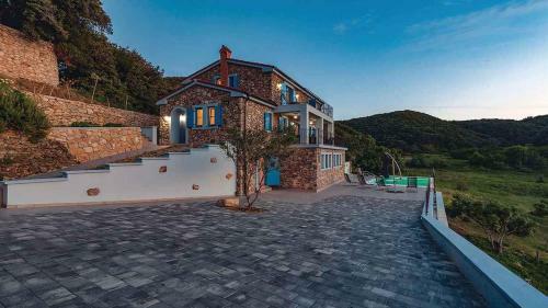 Holiday Home In Supetarska Draga 33081