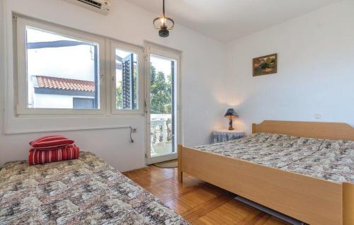 Apartments With A Parking Space Pjescana Uvala, Pula - 14564