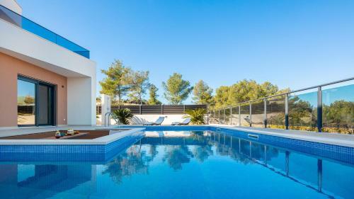 Beautiful Villa Golden Dream