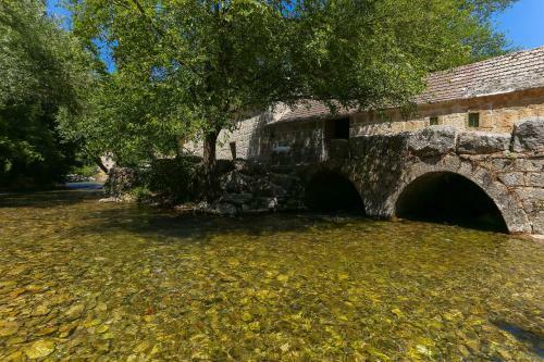 Villa Waterfall House Getaway