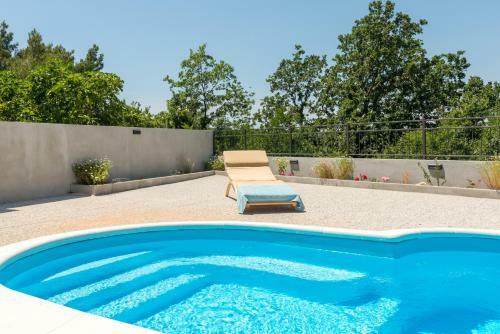 Jovi-relaxing, Fenced, Private, Heated Pool & View