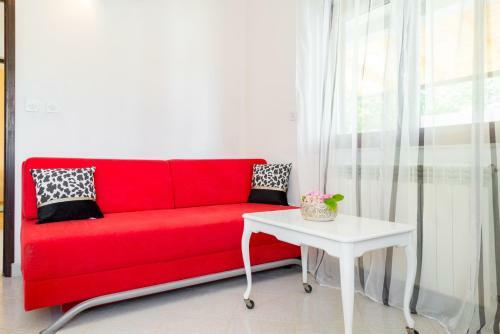 Jovi-relaxing, Fenced, Private, Heated Pool & View