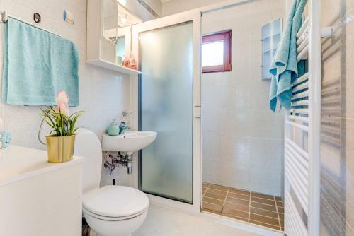 Jovi-relaxing, Fenced, Private, Heated Pool & View