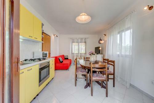 Jovi-relaxing, Fenced, Private, Heated Pool & View