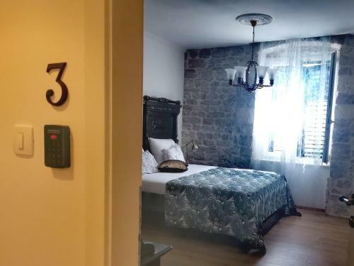 Hostal L&l Rooms Royal