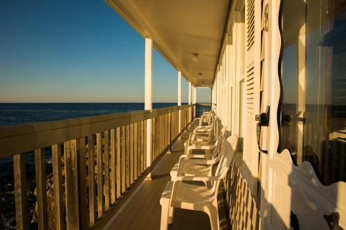 Bearskin Neck Motor Lodge