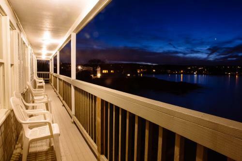 Bearskin Neck Motor Lodge