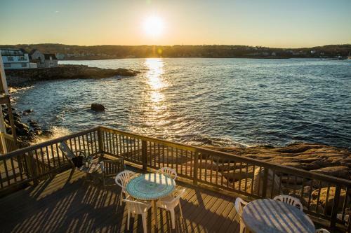Bearskin Neck Motor Lodge
