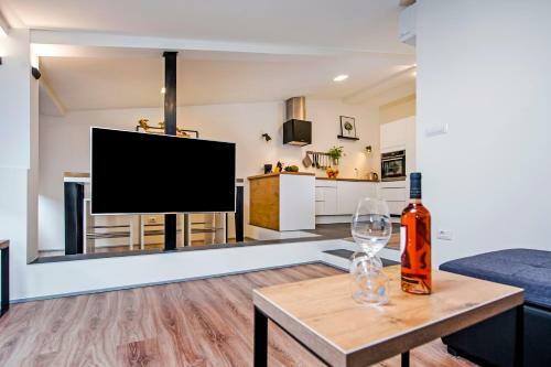 Lakovich Sea View Apartments