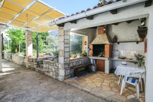 Artistic Summer House Marinovic With Garden&bbq