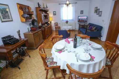 Artistic Summer House Marinovic With Garden&bbq