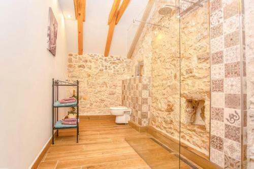 Villa Heritage House Vrime - Stone House With Heated Pool