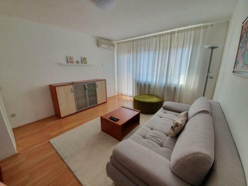 Apartment Tibbi
