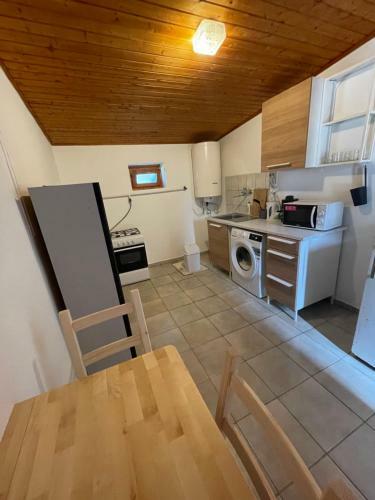 S�ll? F�szek Apartman