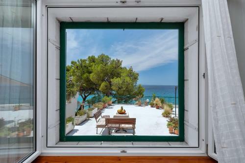 Beachfront Apartment Nives