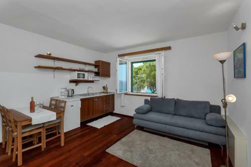 Beachfront Apartment Nives