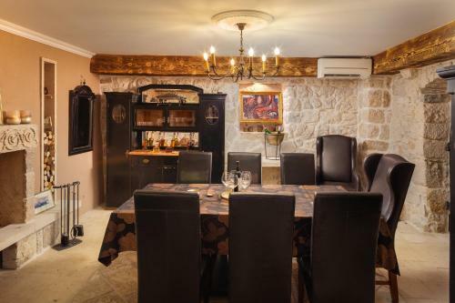 Serendipity - Luxury Stone Villa With Private Jacuzzi And Sauna