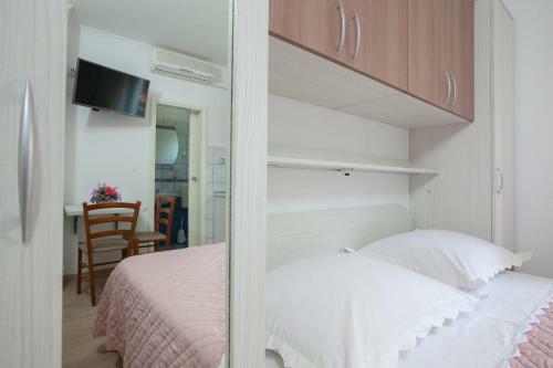 Studio Apartments Marijan - Beachfront