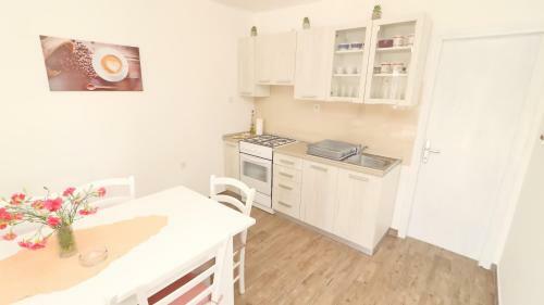 Seafront Apartment Marinka