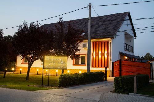 Hostal Airport K�roly Centr�l