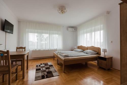 Hostal Airport Jazmin Guesthouse