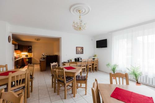 Hostal Airport Jazmin Guesthouse